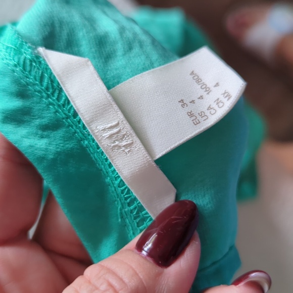 H&M Blouse Bundle size 4 - Picture 6 of 8